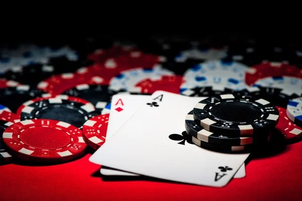 mpo88 Play'n GO player interface showing live table, bet placement, and chat window